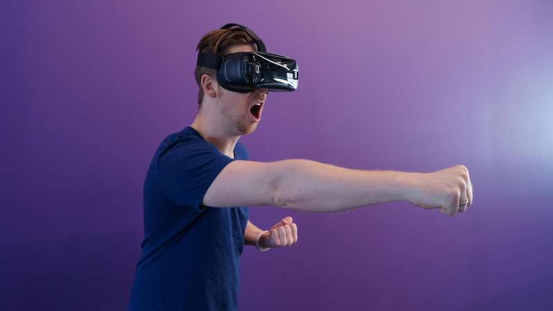 Virtual and Augmented Reality: New Horizons for Learning and Entertainment