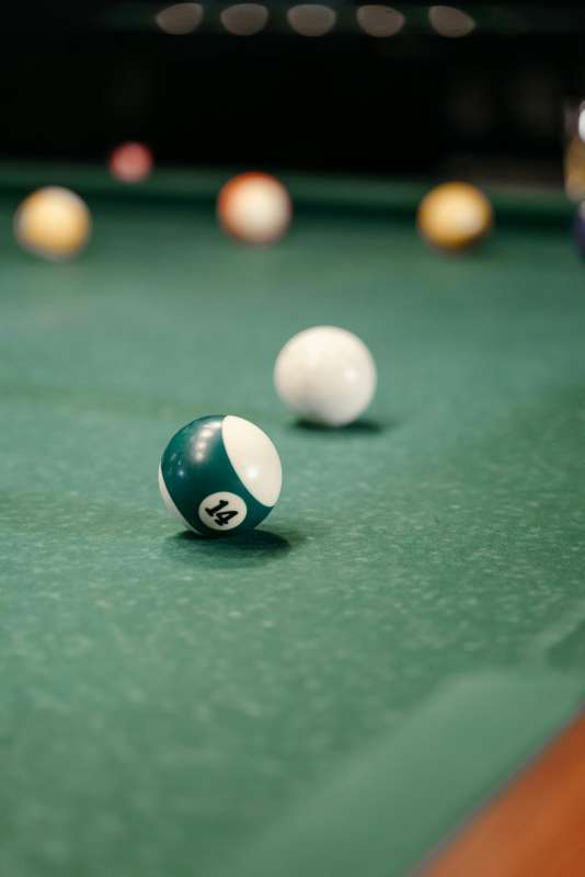 Zhao Xintong Dominates Opening Session of World Snooker Championship Final